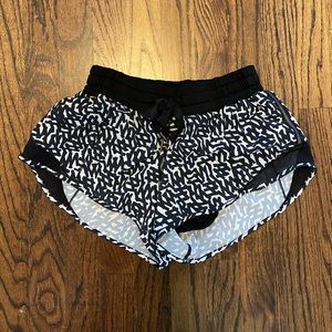 Lululemon Hotty Hot 2.5 Shorts